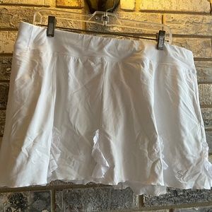 Sofibella white ruffled tennis skirt XXL
